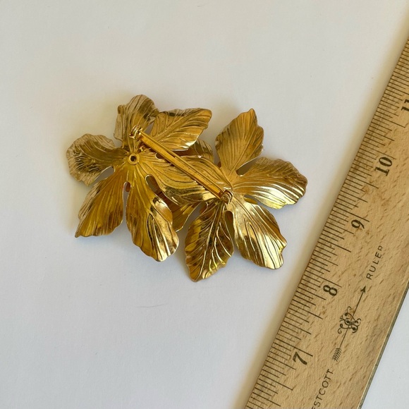 Vintage Rare Hand Painted Metal Double Flower Brooch Pin - Picture 6 of 8